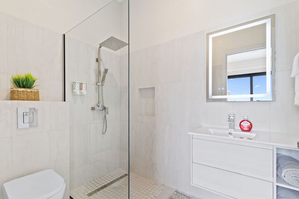 NEW Lux 4BR Villa w Private Pool Walk to Beach photo 4