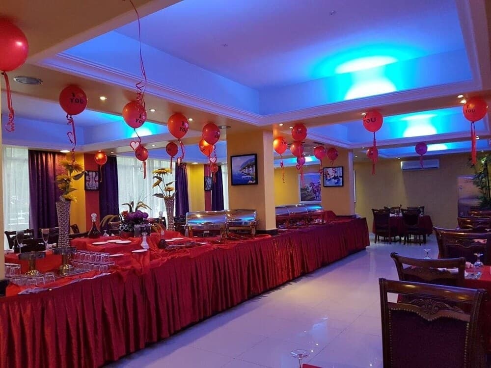 The Royal Garden Hotel photo 4