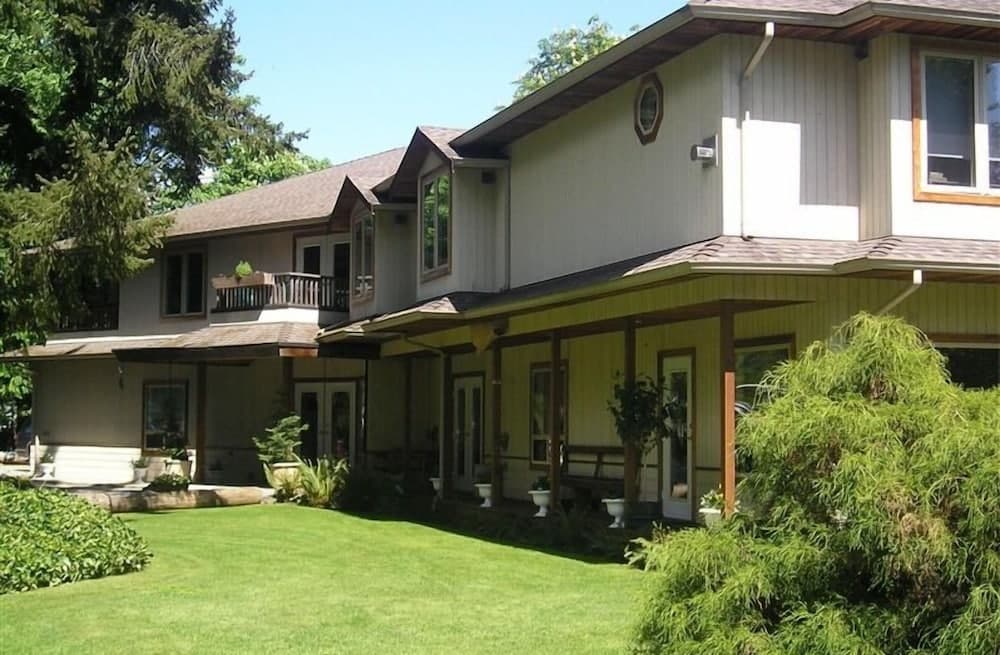 Cedar Wood Lodge B&B photo 2