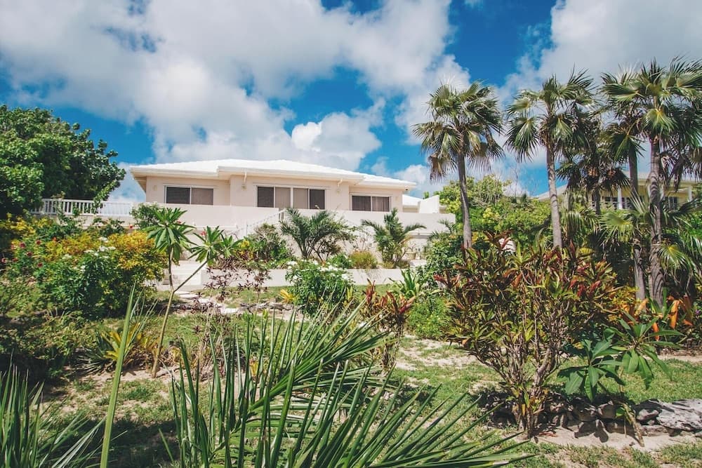 Flipper'S Haven: Tropical Retreat photo 8