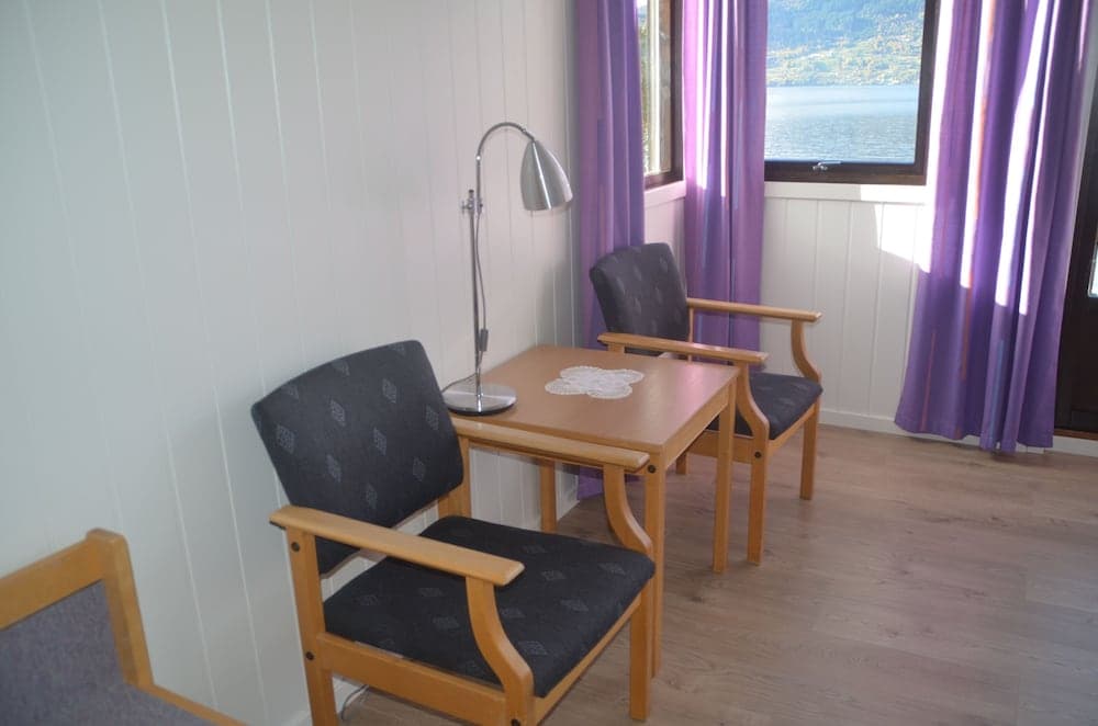 Innvik Fjordhotel - Misjonheimen photo 4
