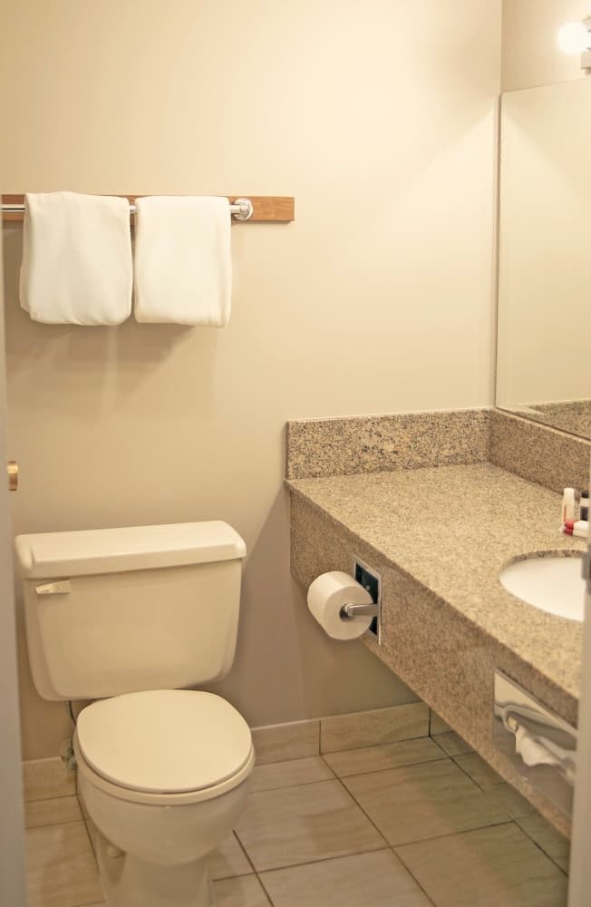 Ramada by Wyndham Quesnel photo 5