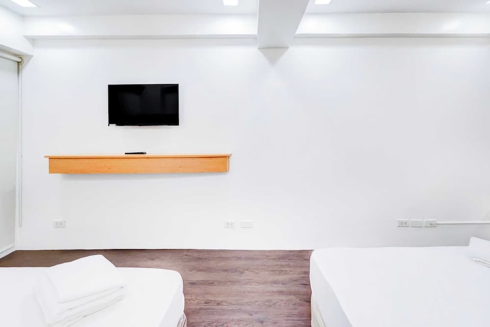 Townhouse Oak BRBlock Boutique &amp; Residences, Kalayaan Avenue, Near Ayala Mall, Poblacion, Makati, Manila photo 2