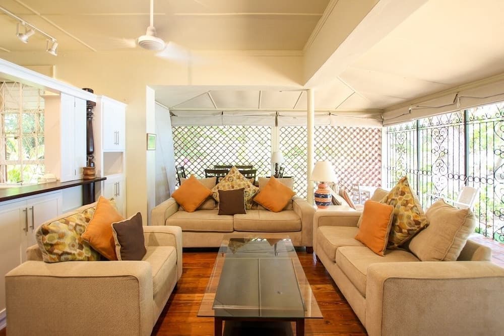 Beachfront Classic 3-bed House - Whitecaps by BSL Rentals photo 8