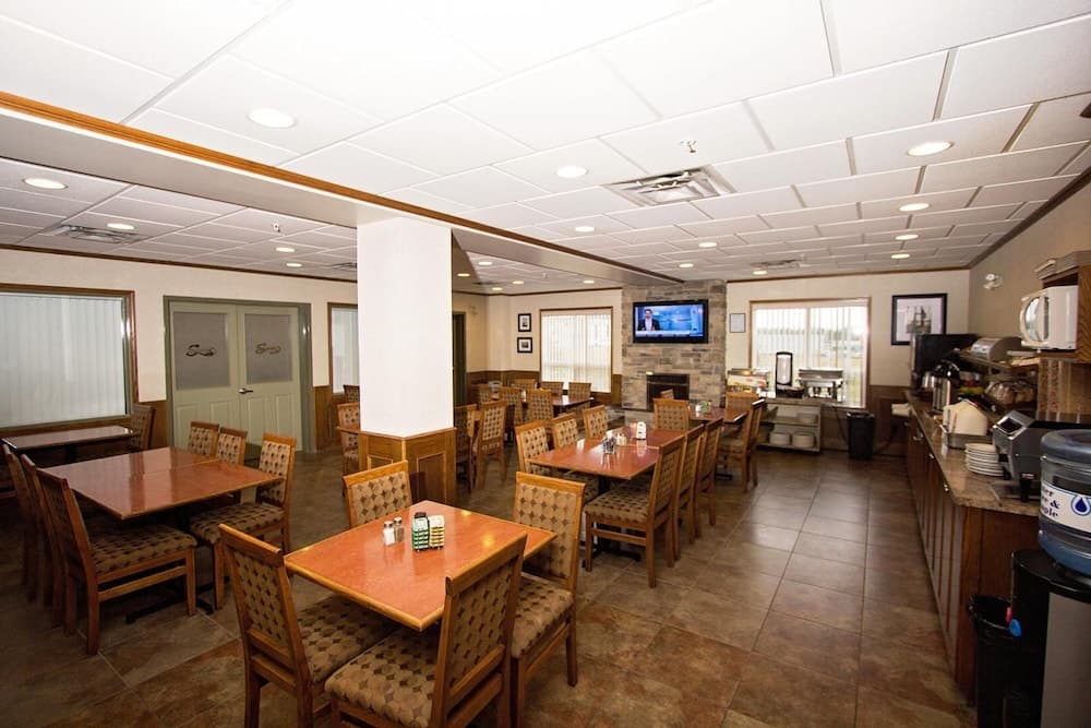 Service Plus Inns & Suites Drayton Valley photo 5