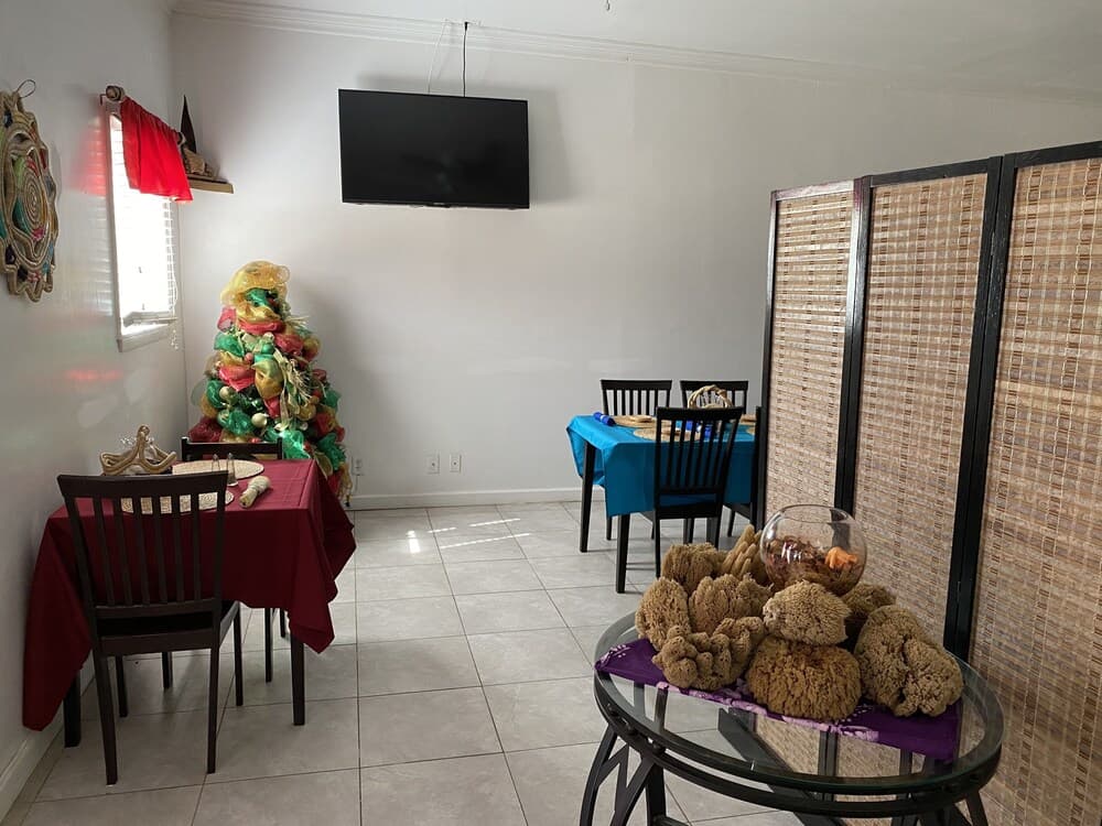 Island Comfort Bed & Breakfast photo 5