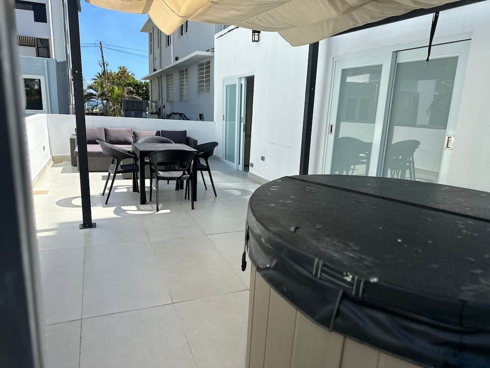 Gorgeous 1-Bedroom Beachside Suite photo 7