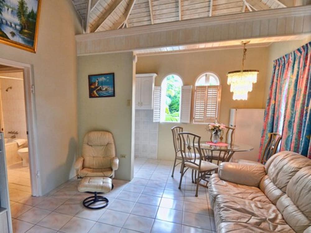 Tropical Lagoon Resort photo 2