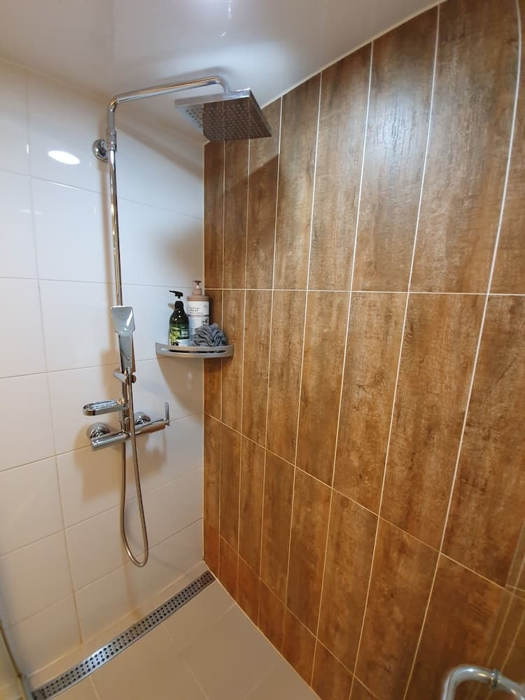 DG HOUSE photo 2