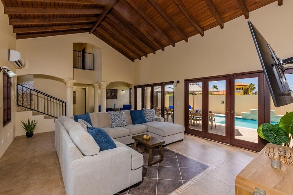 Large 5BR Villa With Private Pool Near Eagle Beach photo 6