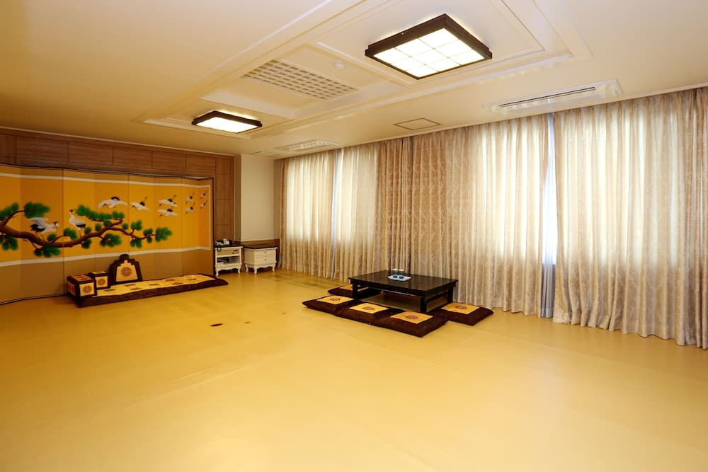 Chuncheon Bears Hotel photo 5
