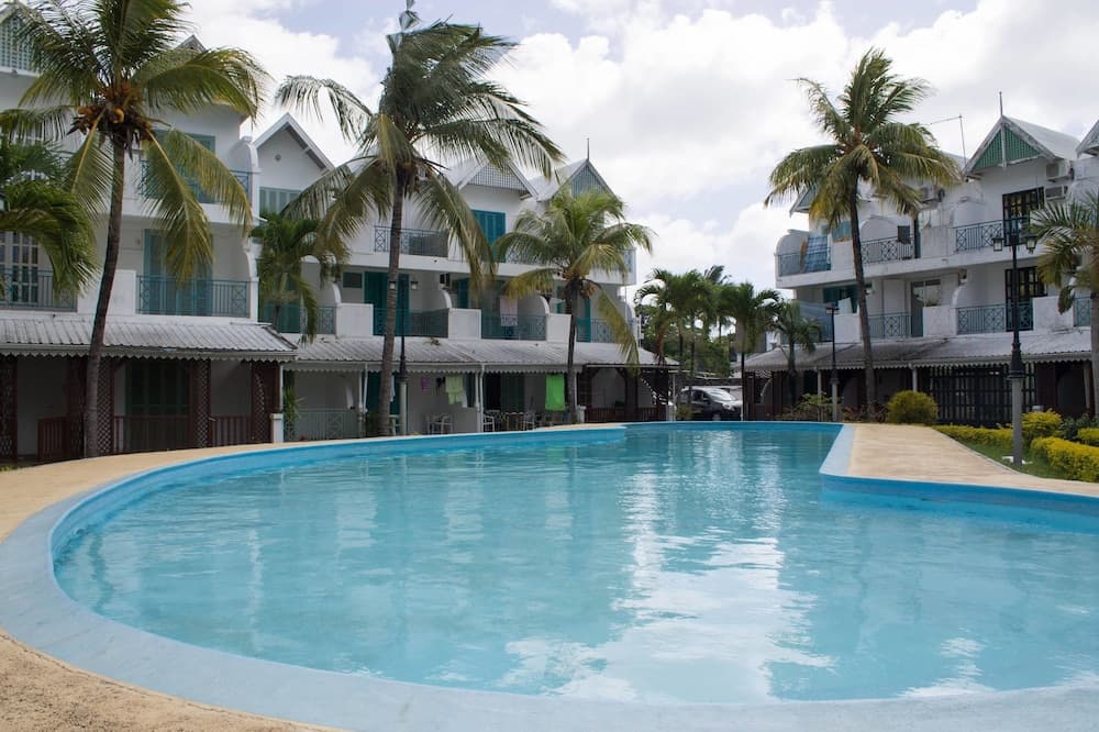 La Joliette Bungalow - Opposite Pereybere Beach