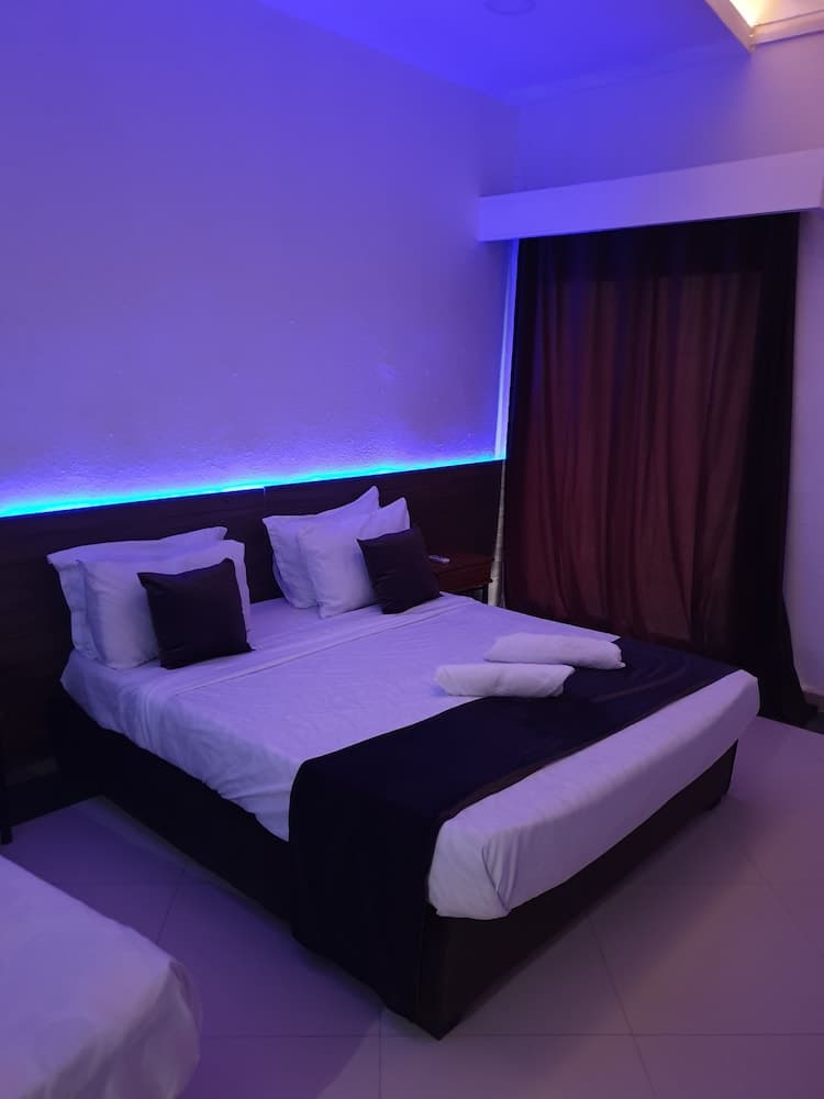 Le Privilege Hotel photo 3