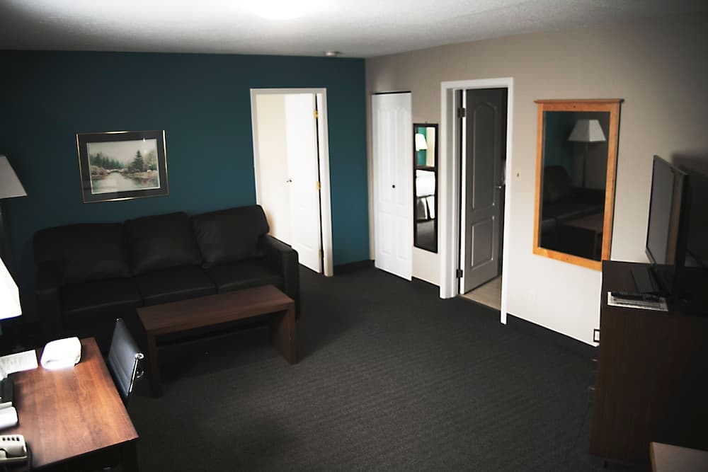 Ramada by Wyndham Quesnel photo 2