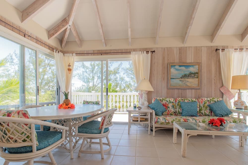 Island Oasis: Beachfront Retreat With Infinity Pool photo 7