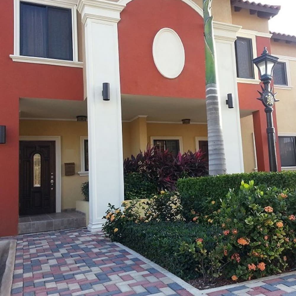 Gold Coast Luxurious and Stylish Condo photo 6