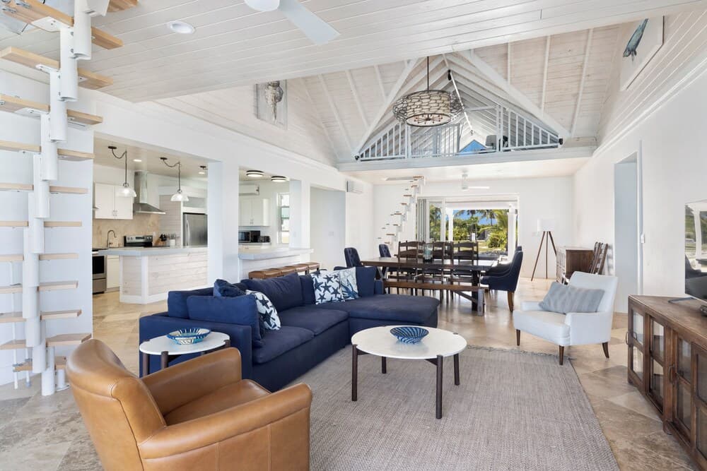 Oceanfront Hideaway: Luxurious Retreat With Stunning Views photo 4