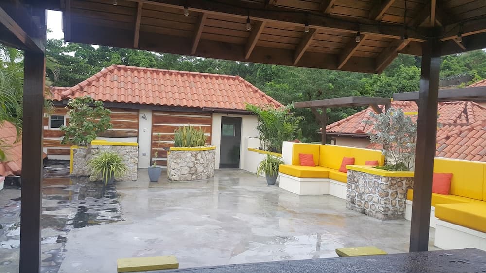 2 Bed Apt with Balcony at Runaway Bay photo 6