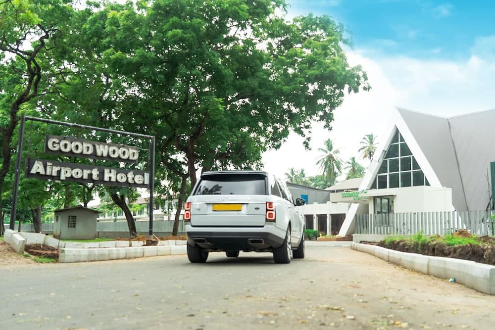 KYNROCK Airport Hotel