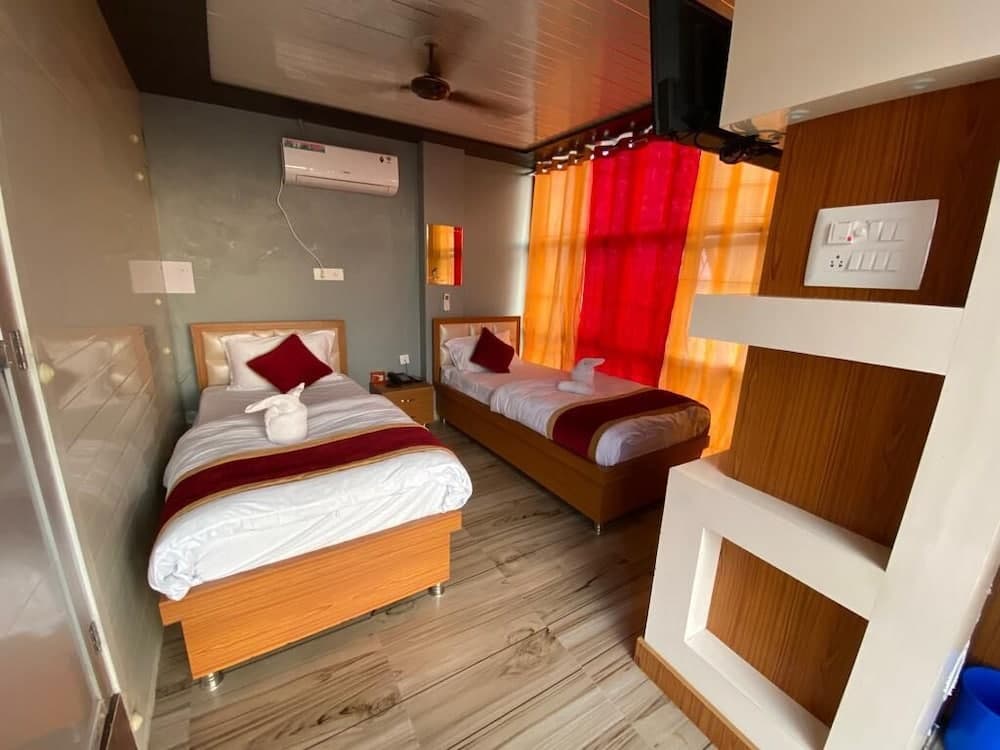 Hotel KJS Inn photo 4