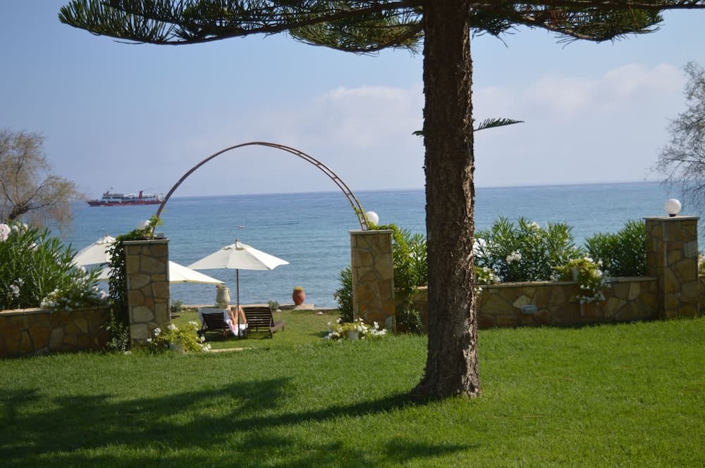 Stefania Apartments photo 5