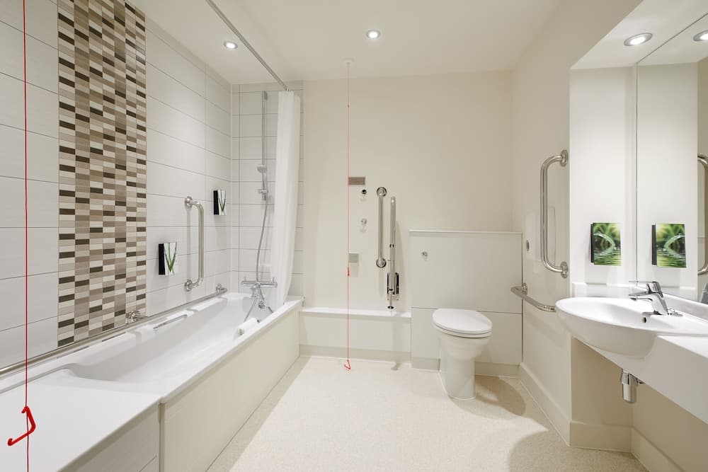 Premier Inn Leeds Cc - Whitehall Road photo 8