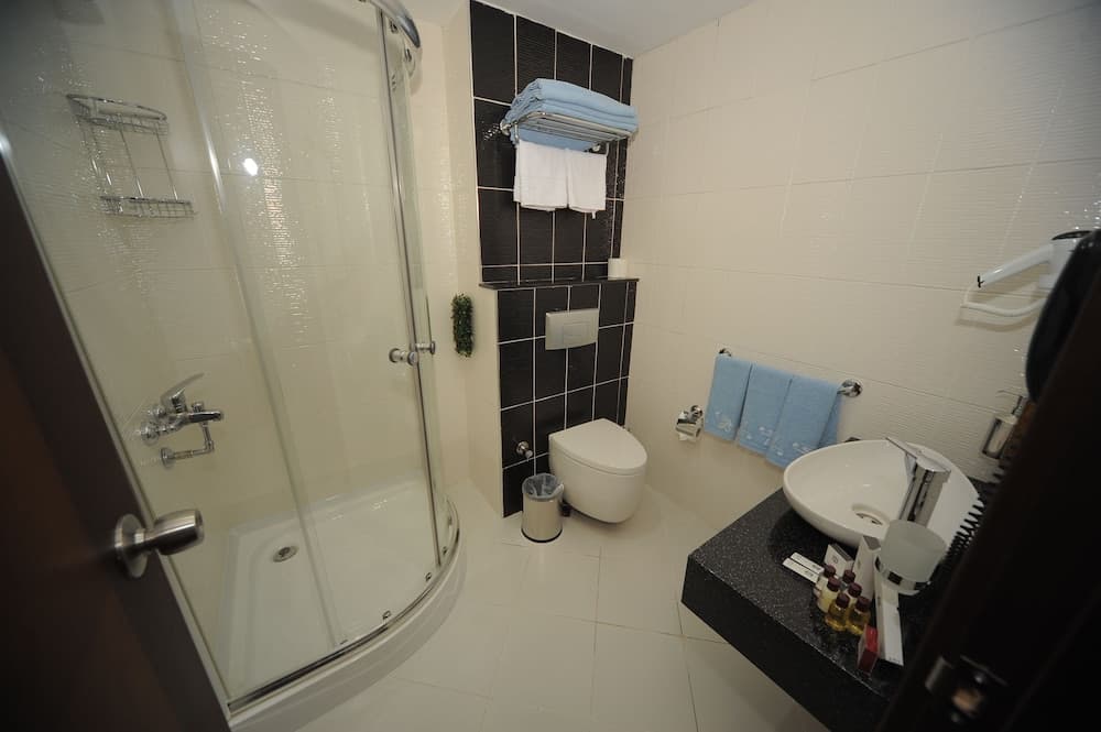 Golden Lake Hotel photo 9