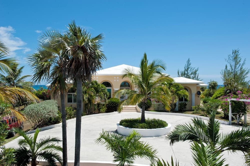 Seaside Sanctuary: Private Estate With Heated Pool photo 3