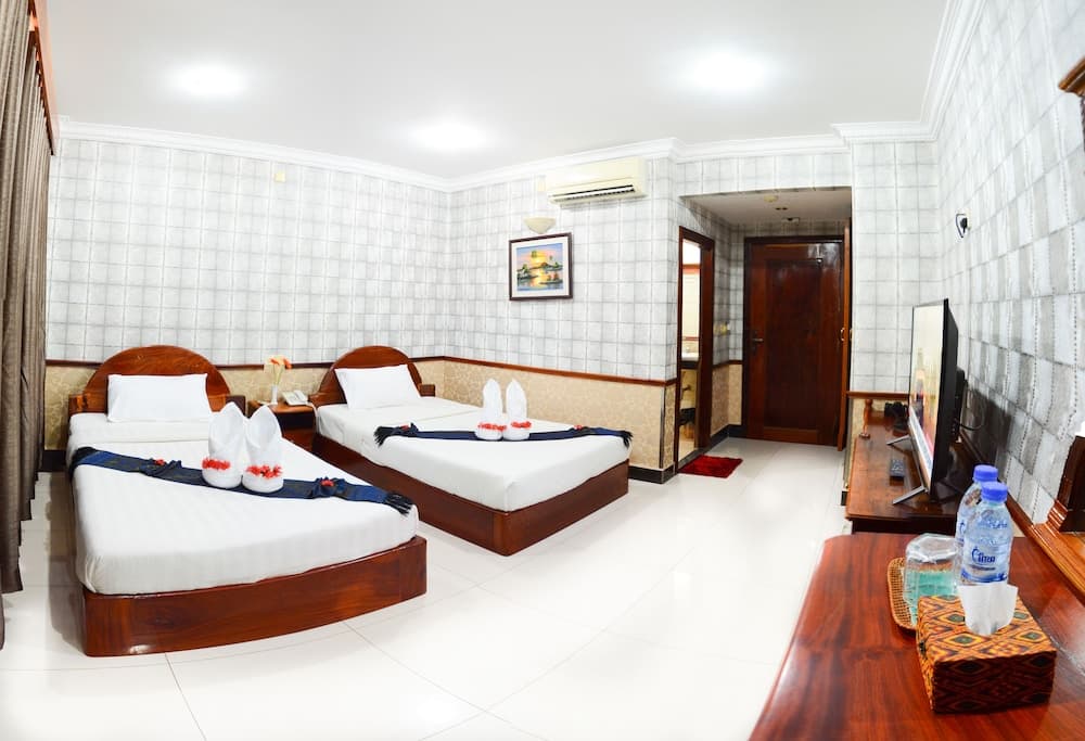 Holiday Hotel photo 8