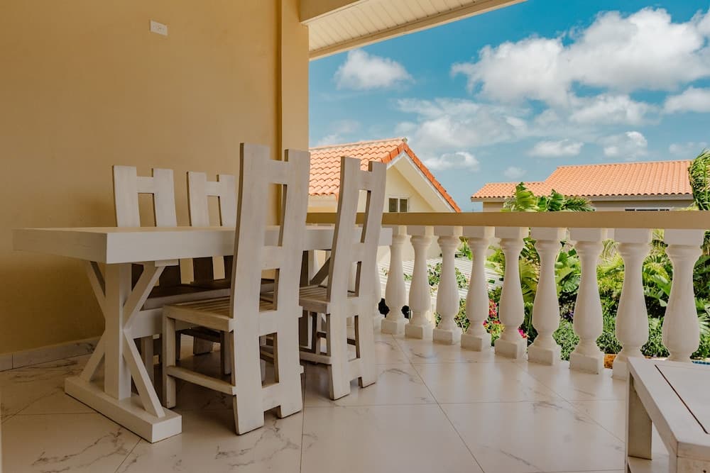Elegant 2-bedroom Apartment 2 km From Eagle Beach photo 8