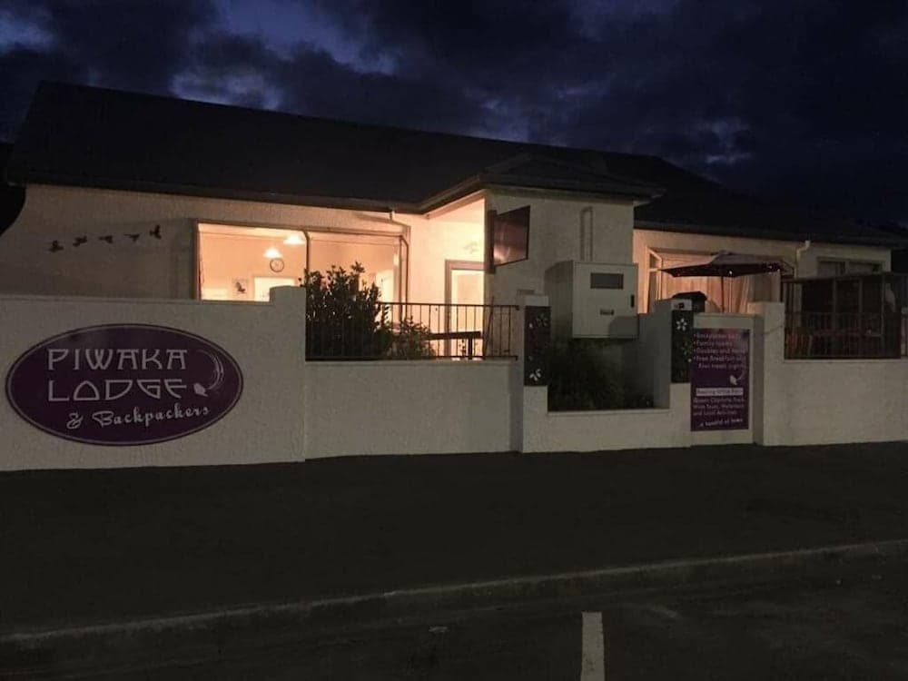 Piwaka Lodge and Backpackers photo 6