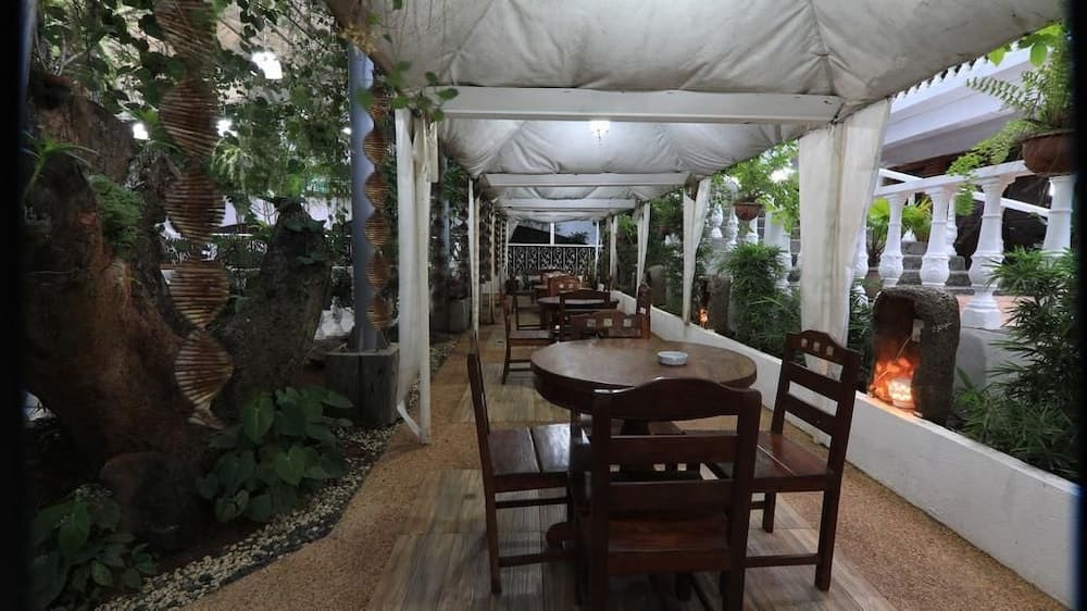 Luljettas Place Garden Suites photo 5