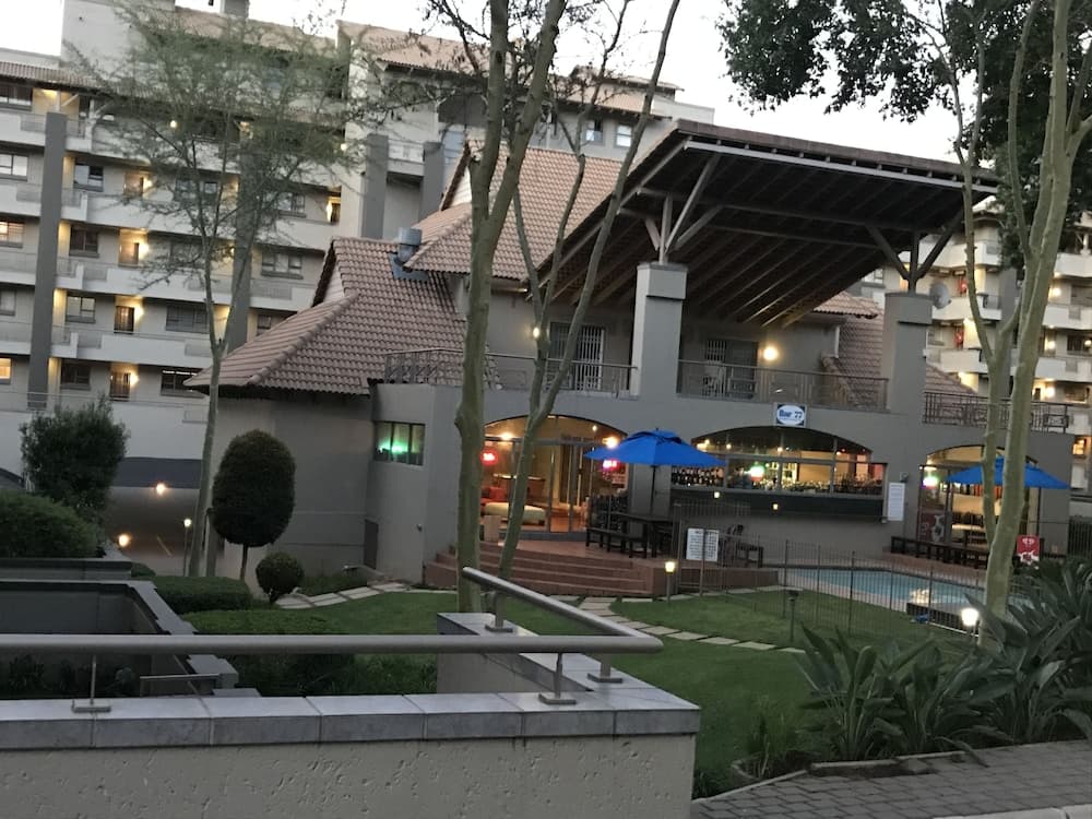 77 Grayston Apartment photo 4