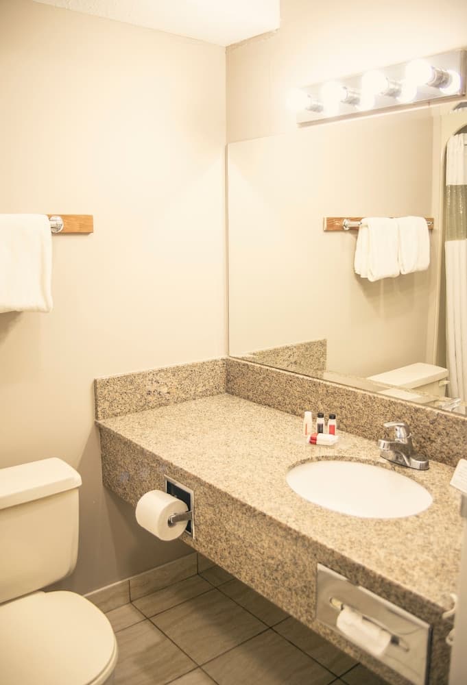 Ramada by Wyndham Quesnel photo 7