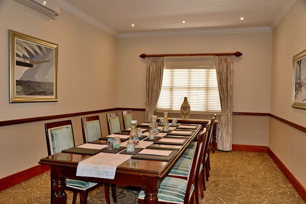 Courtyard Hotel Gqeberha photo 3