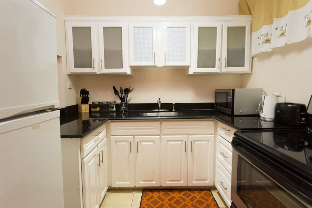 The Embassy Luxury Apt Crystal Towers II photo 3