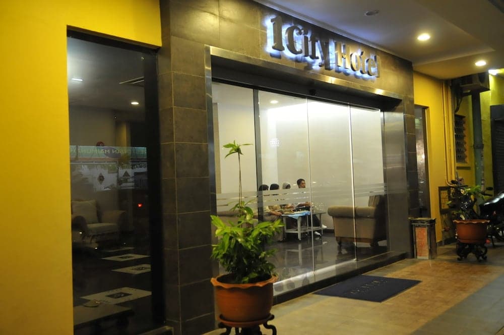 1 City Hotel