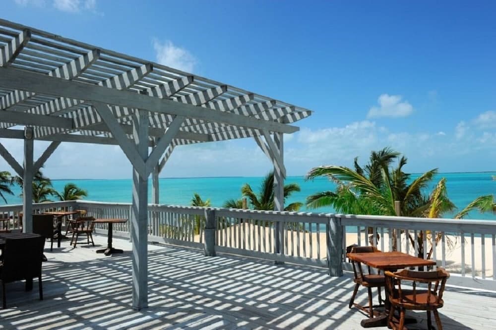 Seaside Escape: Private Beachfront Villa With Infinity Pool photo 8