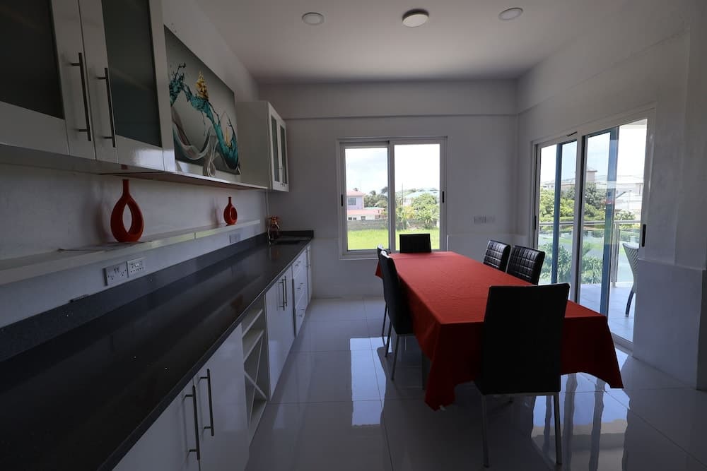 Luxury 5BD Loft in Prime Location photo 6