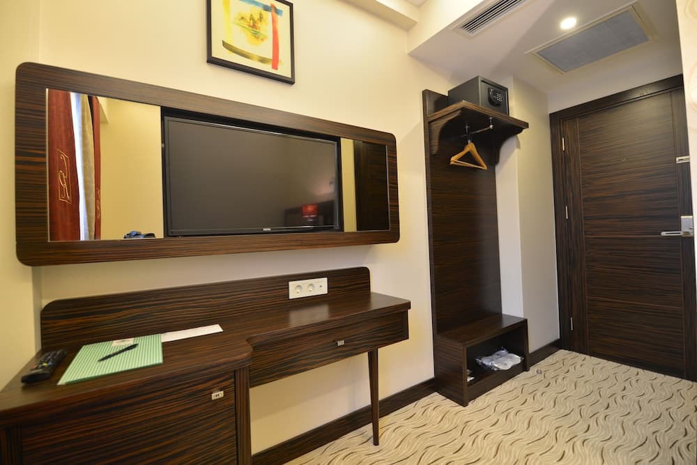 Golden Siyav Hotel photo 8