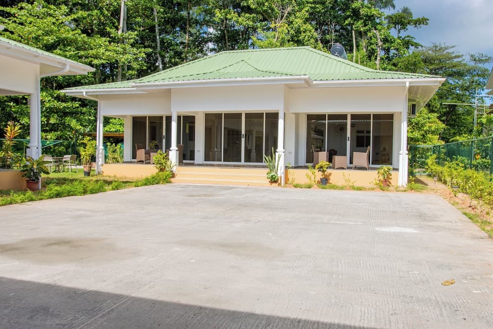 Macmillan's Holiday Villas photo 9