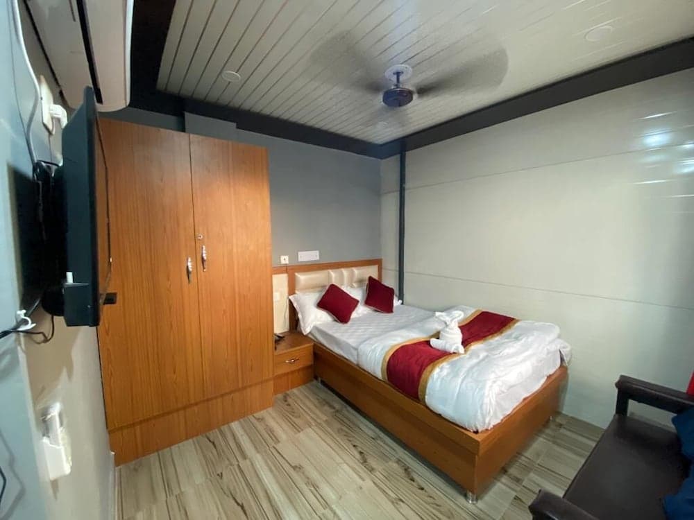 Hotel KJS Inn photo 2