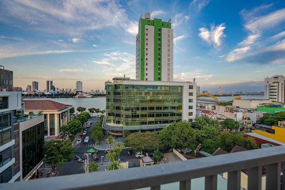Dragon View Riverfront Hotel by Haviland photo 4