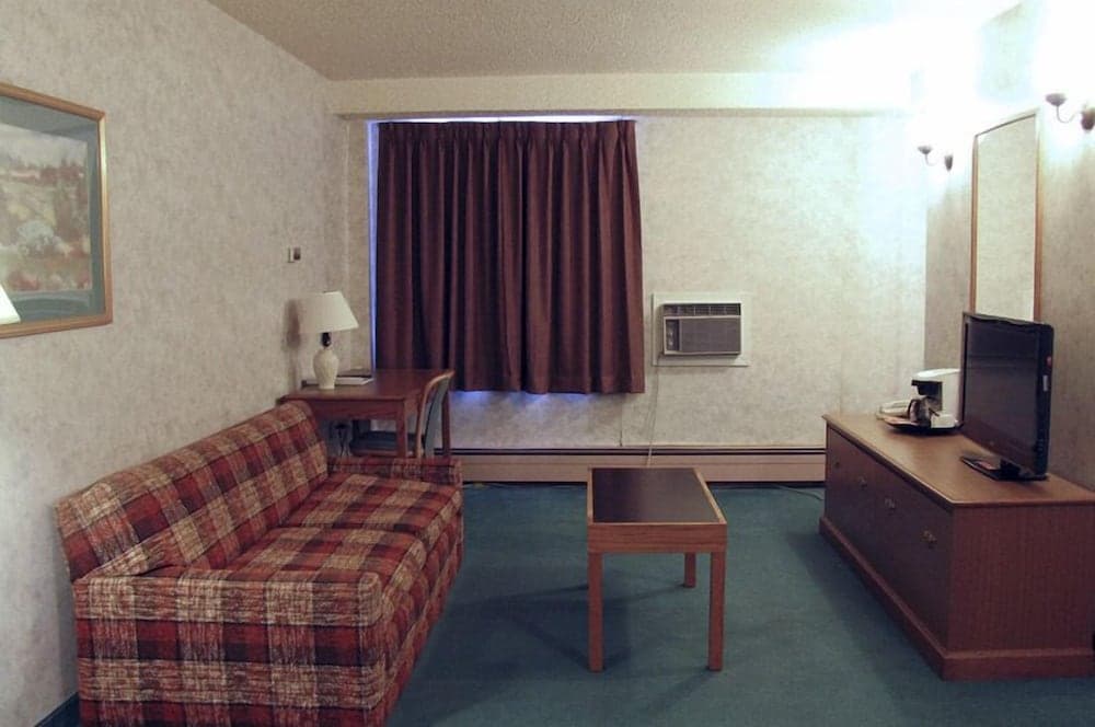 Bluebird Hotel photo 7