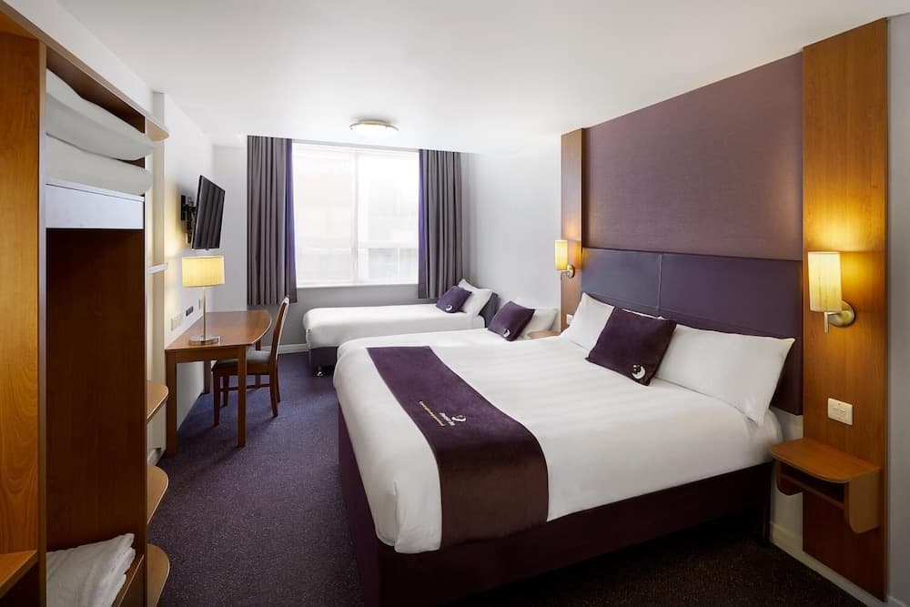 Premier Inn Cheltenham Central - West/A40 photo 7
