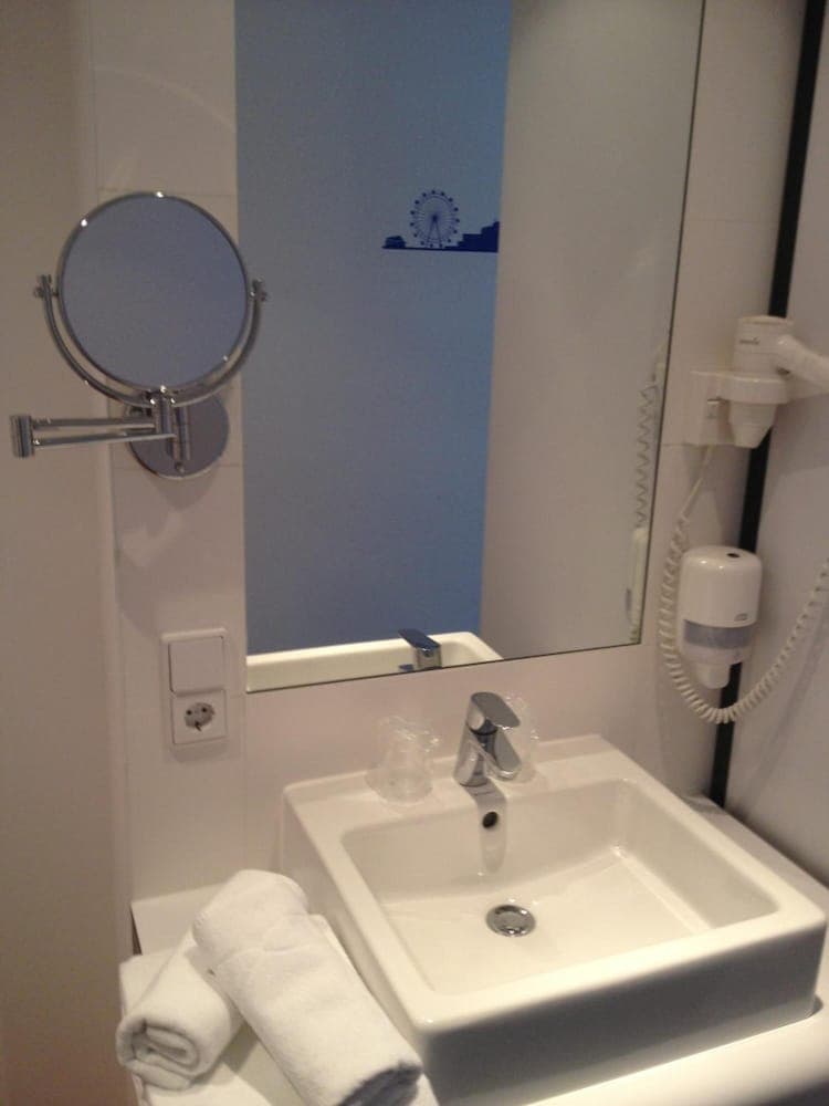 HB1 Budget Hotel - contactless check in photo 5