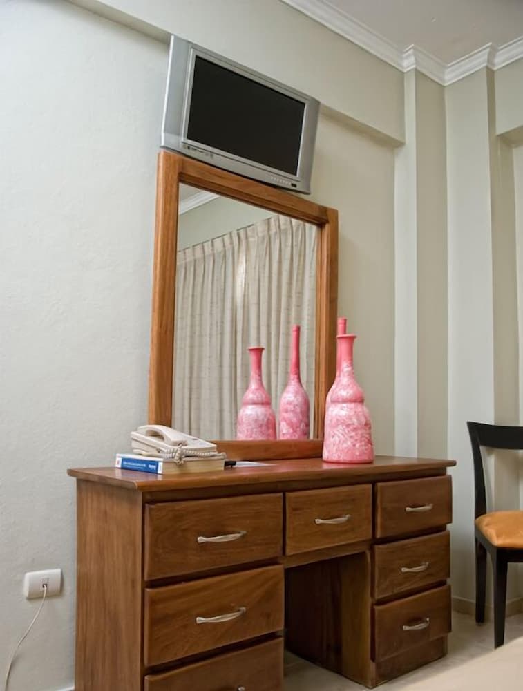 Hotel Century Plaza photo 5