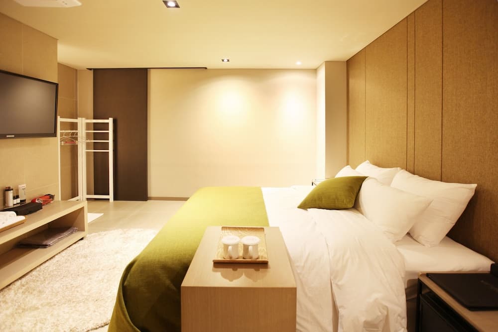 Vine Hotel photo 8