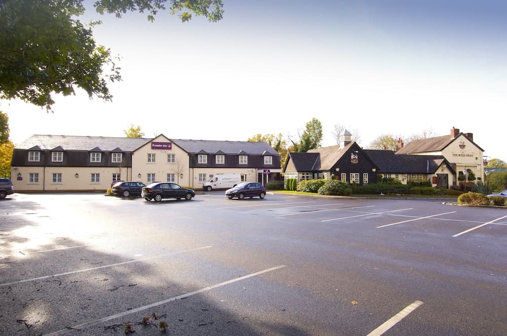 Premier Inn Manchester - Handforth photo 9