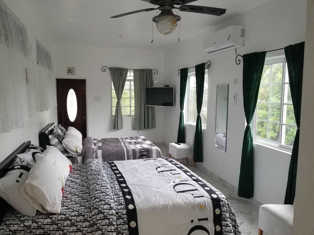 Thebreeze can Accommodate up to 30 People photo 3